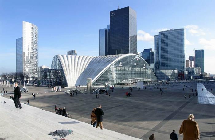 pekna-prechadzka-v-pariz-prechadzka-v-pariz-chodza-v-pariz-la-obrana-paris
