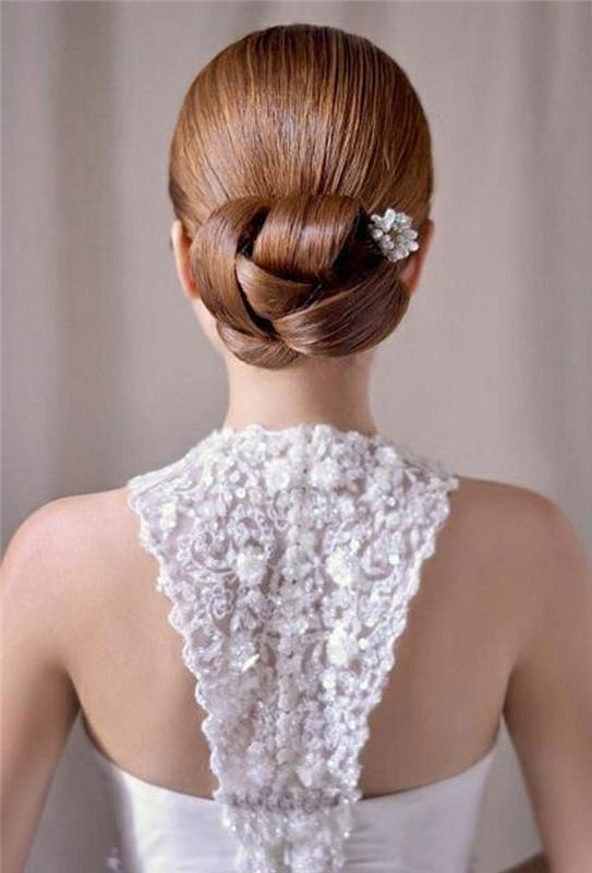 celkom ľahký účes polodlhých rovných vlasov pre dievčatá, ktoré milujú eleganciu