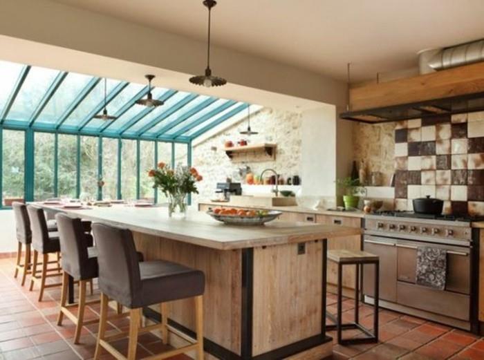 vackert-kök-med-glas-tak-över-glas-taket-interiör-billigt-kök-bar-i-ljust trä