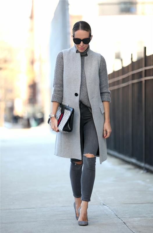 pekne-elegantná-žena-s-camaieu-dlhým-šedým-denim-sivým-roztrhaným kabátom