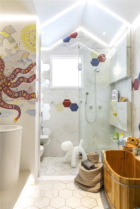 badrumsinspiration litet utrymme i modern stil, badrumsdesign med duschkabin och barnbadkar