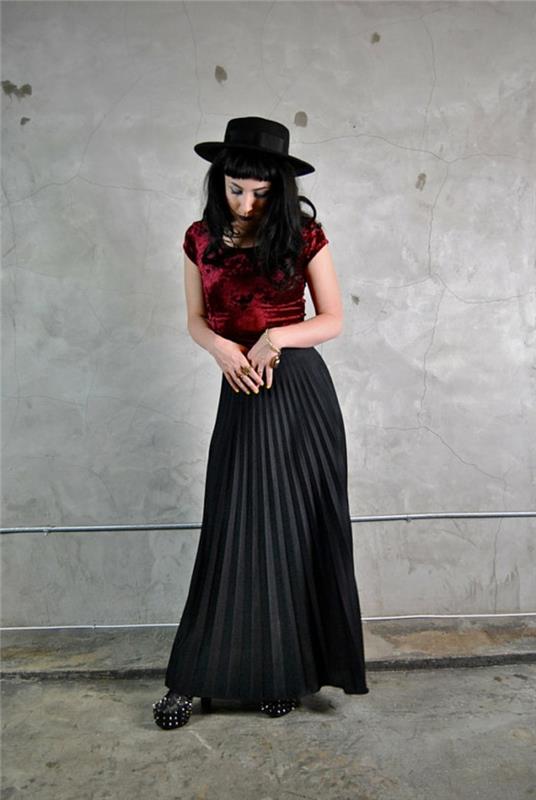 svartfärgad-veckad-lång kjol-skor-höga klackar-svart-modern-kvinna
