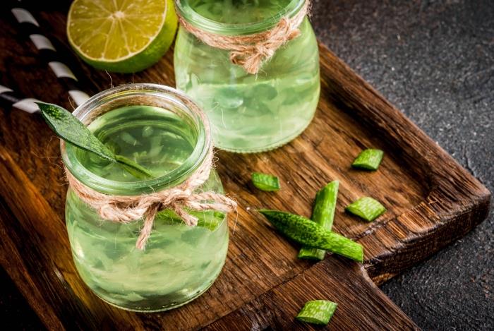 recept na prípravu šťavy z aloe vera piť lekárske rastlinné plátky limetkové poháre