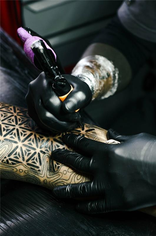 Význam názvu tetovanie, tetovanie na ženskom zápästí najkrajšie tetovanie na svete, originálna tradícia keltského tetovania
