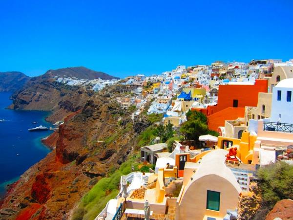 ostrov Santorini-krajina-pekne-farebne-domy
