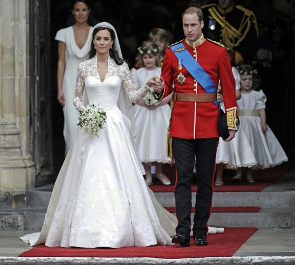 svadobné šaty-kráľovského páru-kate-middleton-a-jej-princeznej