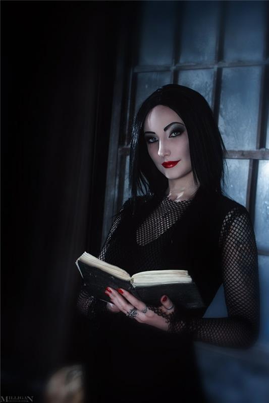 Makeup morticia addams klänning och naglar kostym addams familj bilden sak