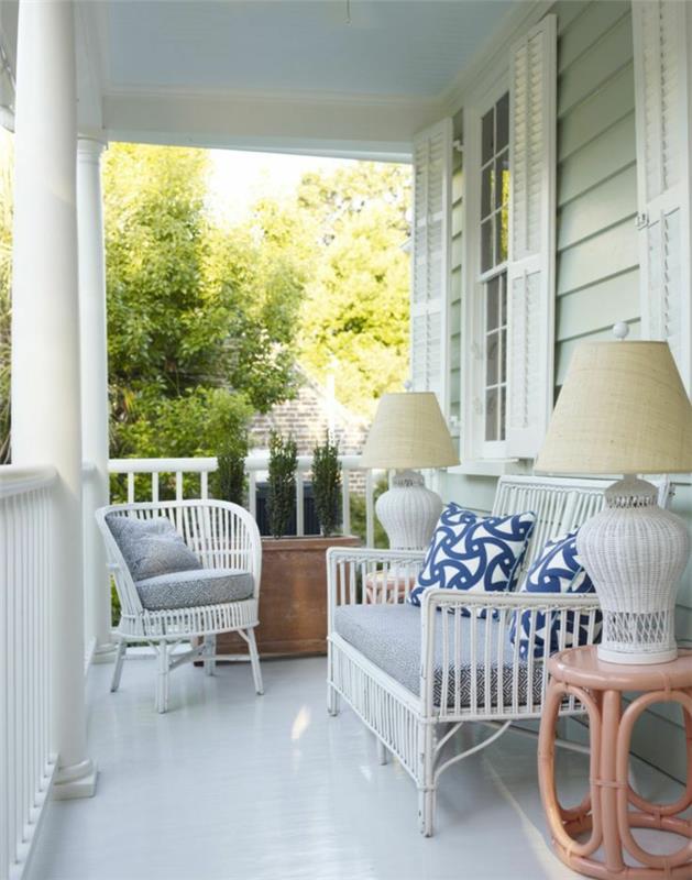 den-vackraste-veranda-med-vit-bambu-möbler-utomhus-bambu-lampa