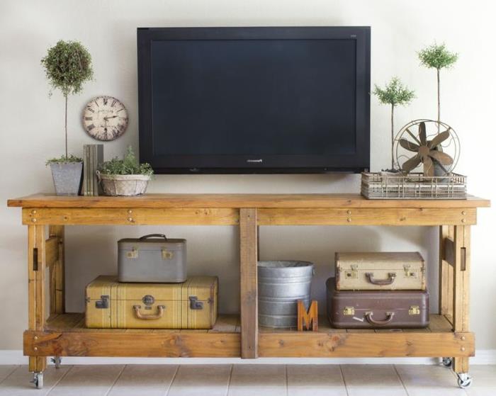 vardagsrummet-industriell stil-tv-skåp-på-trä-vintage-resväska