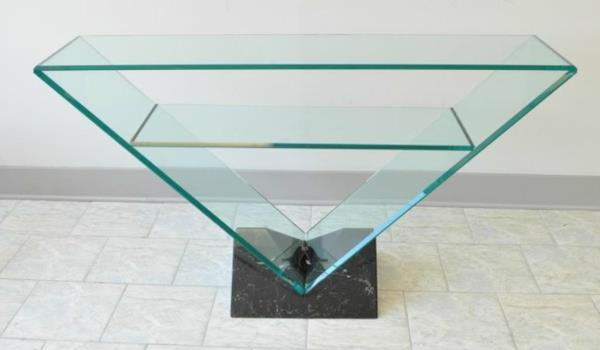 stôl-roche-bobois-hore nohami-pyramídový tvar