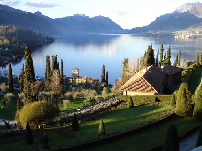 Comosjön-Italien-Bellagio-Lombardia-italienska-Alperna-Laggio-di-Como-gröna berg