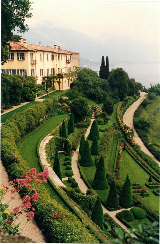 comosjön-turism-Bellagio-Italien-Lombardiet-nära-Milano-natur-grön-villa