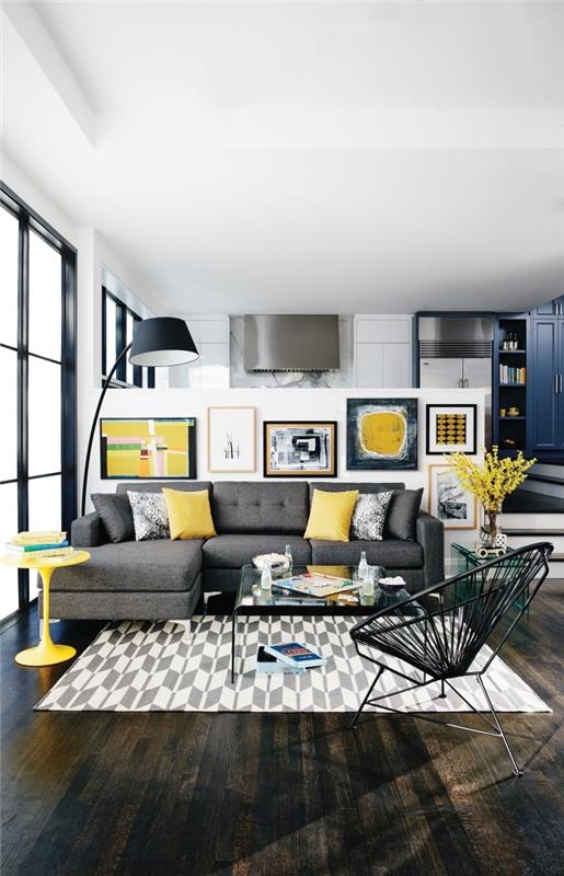 deco predstava sivej a žltej obývačky, biela izba s tmavým nábytkom a žltými akcentmi, stena rámov v obývačke