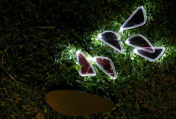 krásne a kreatívne dizajnové solárne záhradné žiarovky