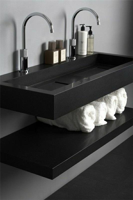 čierne-umývadlo-kúpeľňa-úložné-miesto-v-čiernej-s-bielymi uterákmi