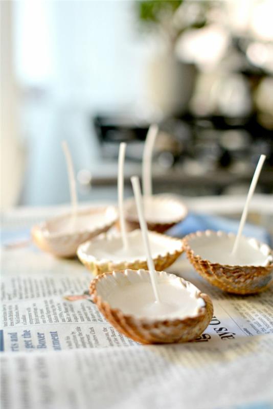 Attività innovative per decorare la casa con delle conchiglie candele con stoppini e cera