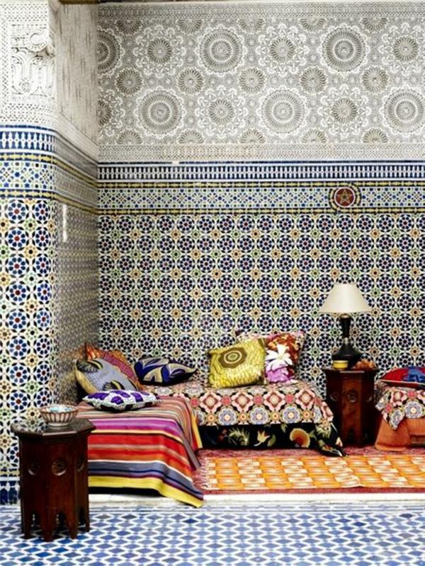 منطقة-المعيشة-النسيج-النسيج-للمغربية-غرفة المعيشة-وسائد-الديكور-على-الأريكة-المغربية