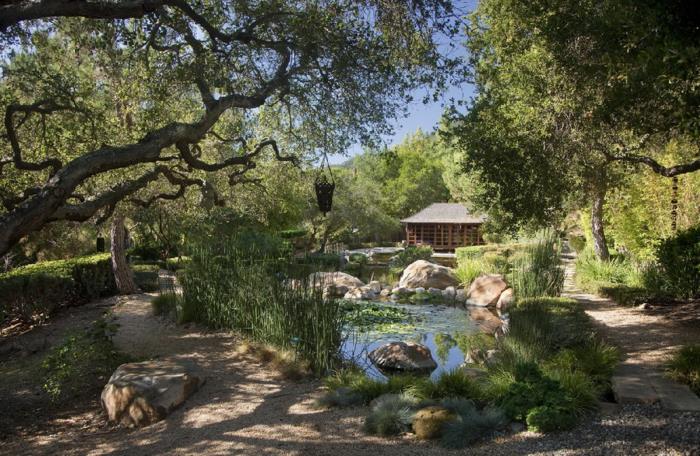 den japanska-zen-miniatyr-trädgården-domstolen-orientaliska