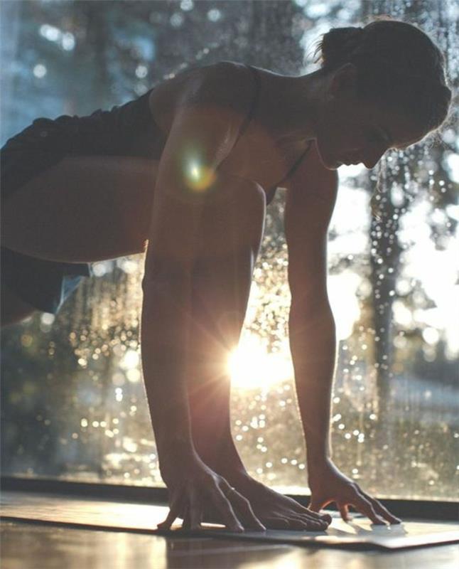 fördelarna-med-yoga-lezard-en-hållning-som-förstärker-fötterna