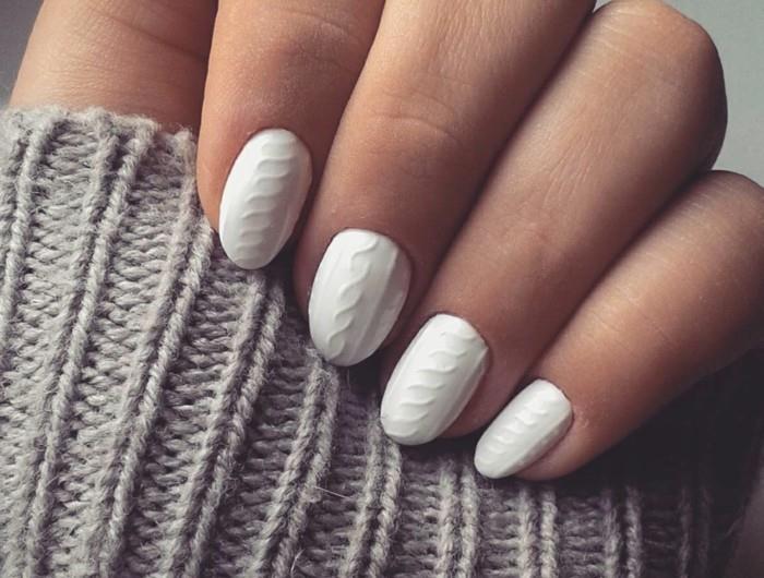 the-design-on-the-nails-ideas-winter-gel-nails