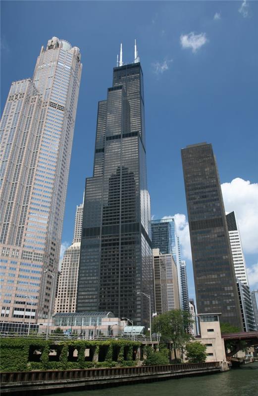 skyskraporna-ovan-chicago-moderna-skyskrapor-offentliga-bygga-chicago
