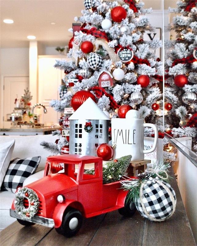 najkrajšia dekorácia vianočného stromčeka biela obývačka vianočný stromček falošné zasnežené konáre červené gule