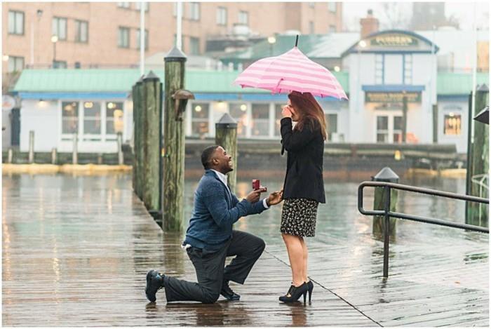 de-vackraste-äktenskap-förslag-att-säga-ja-till-henne-till-regnet