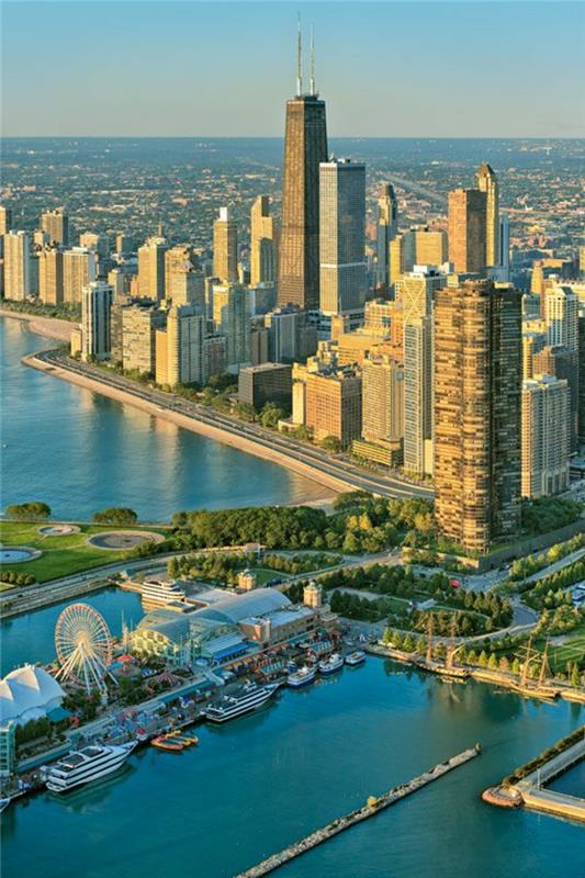 den högsta byggnaden-de-höga-skyskraporna-i-chicago-nära-havet-höga-byggnader