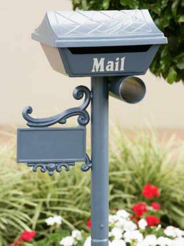 elegantná poštová schránka v šedej liatine