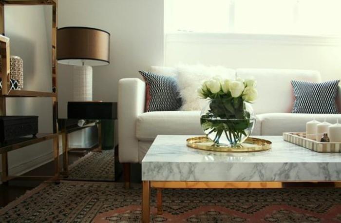 elegant-marmor-soffbord-med-koppar-ben