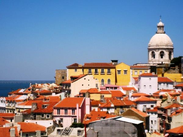 lisboa-domy-portugalsko-farebne-krajiny-lisabon