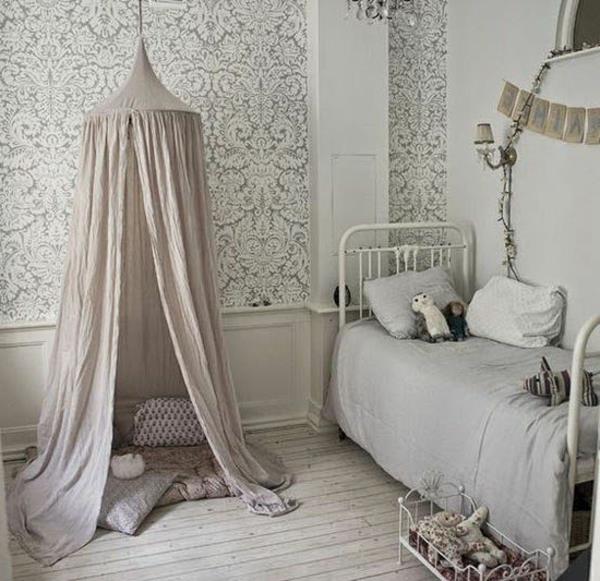 järn-säng-sovrum-gardiner