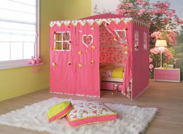 bedårande-rosa-sovsal-spjälsäng-med-lådor
