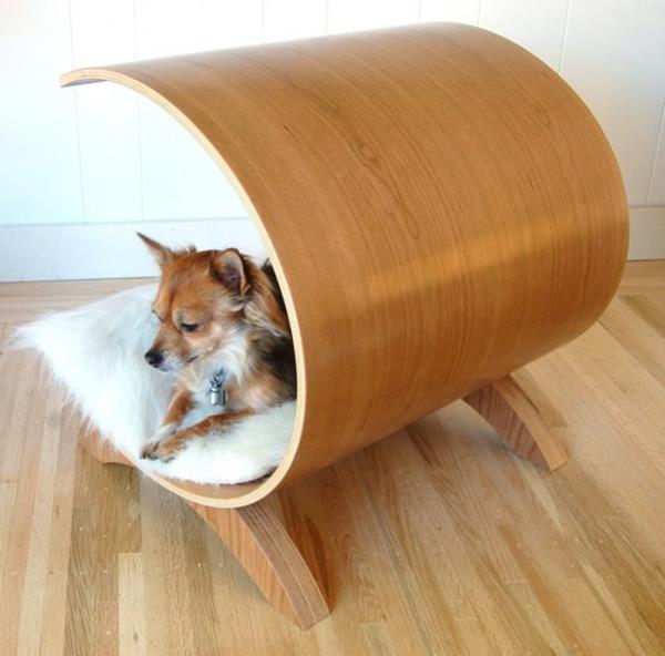 hund-säng-original-design-i-trä