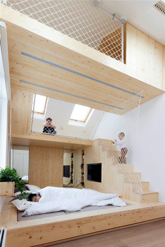 vyvýšená posteľ, medziposchodie so zabezpečeným priestorom, drevená konštrukcia, steny natreté na bielo