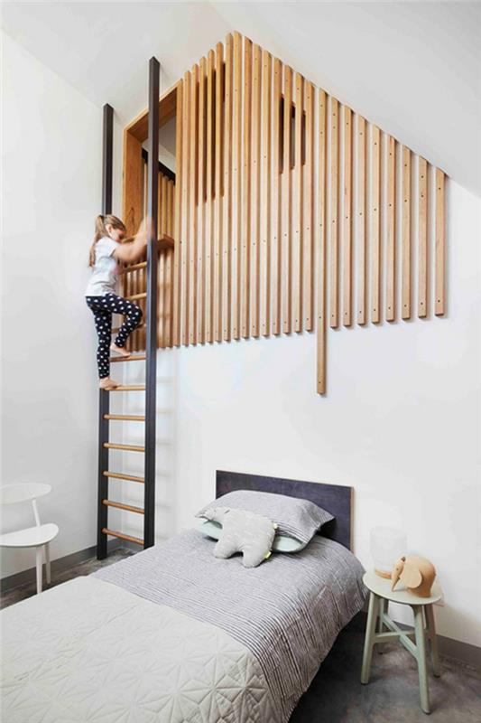 vyvýšená posteľ, super originálna posteľ, rebrík vedúci do spálne, sivá farba
