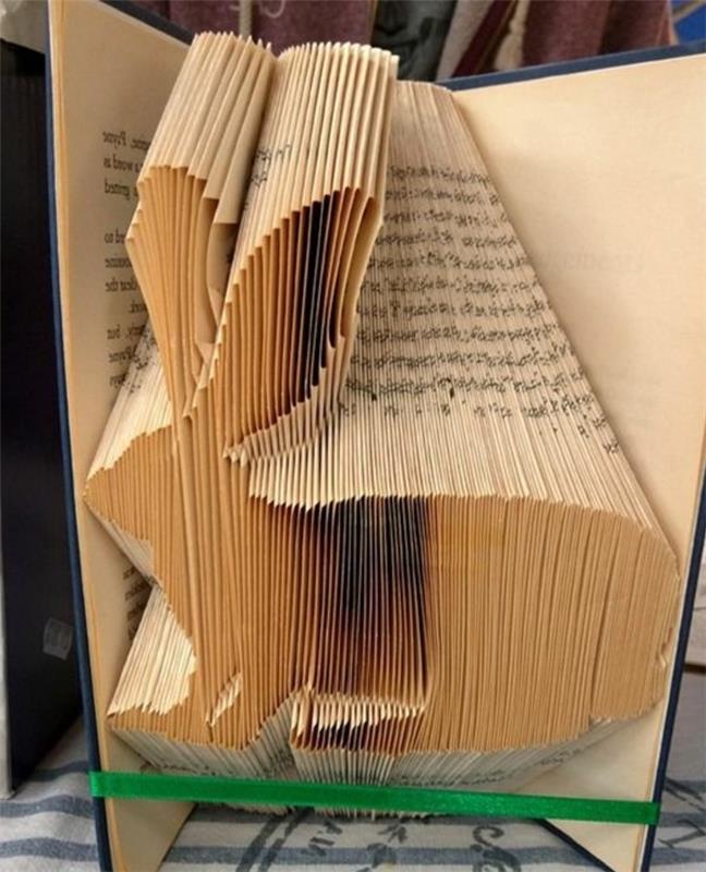 vikt-bok-kanin-från-en-bok-origami-konst