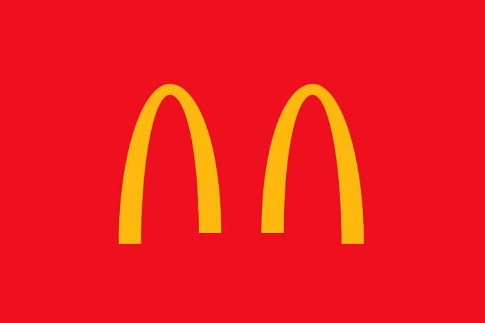 Mc Donalds startade logotypen modifierad för att passa den nuvarande sociala distansläget