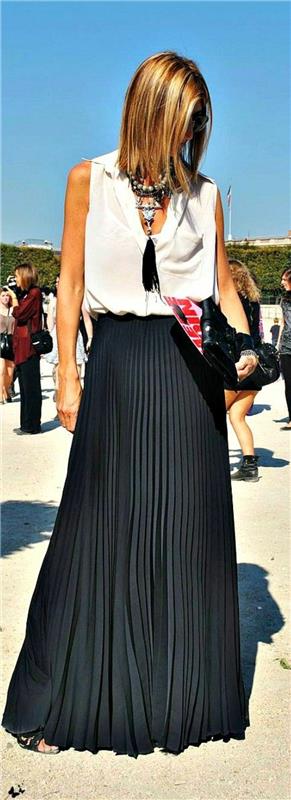 lång-svart-veckad-kjol-svart-veckad-kjol-modern-vit-topp