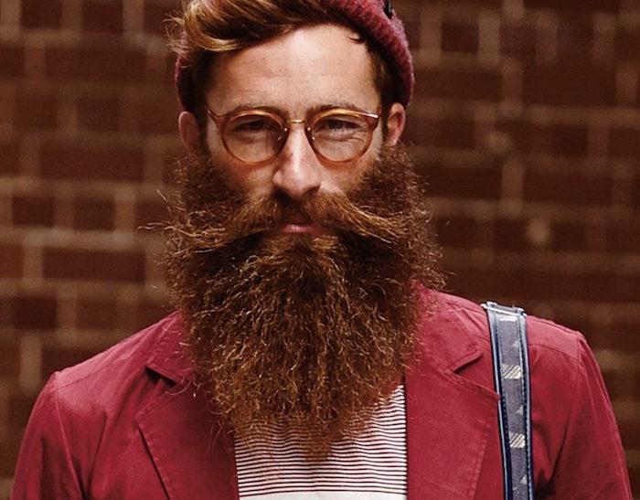 trendig man hipster stort skägg långa mustasch retro glasögon
