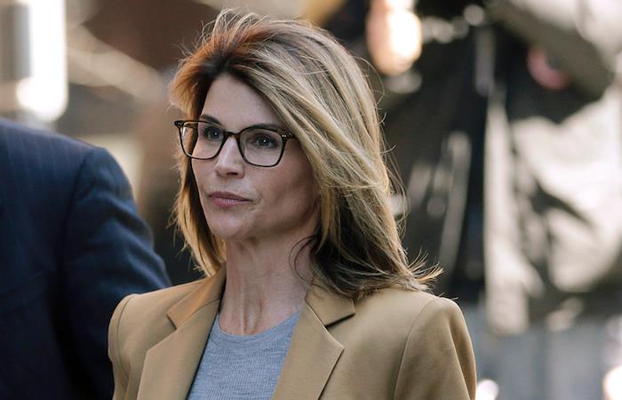 Lori Loughlin je tiež obvinená z účasti na korupčnej sieti po zaplatení 500 000 dolárov na uľahčenie zápisu jej dcéry na University of Southern California
