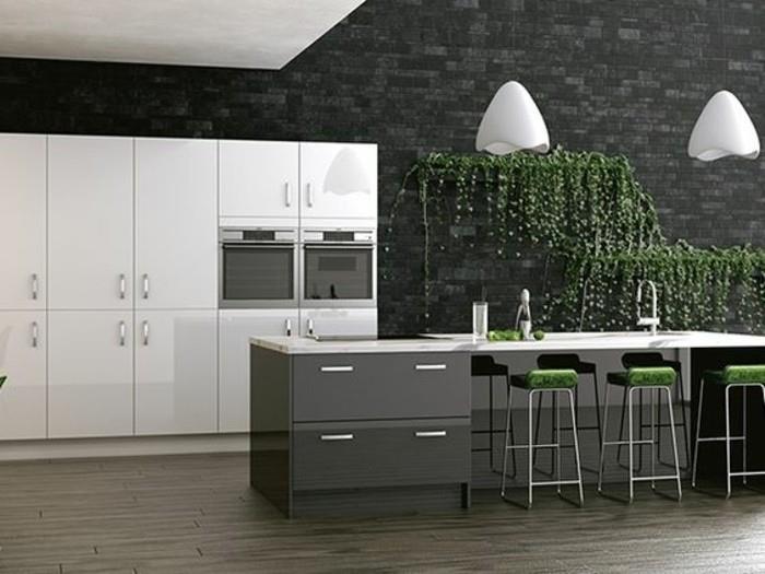 antracit-sivá-kuchyňa-ostrov-tehlová-stena-farba-antracitová-sivá-kuchynská skrinka-biela-moderná-kuchyňa-mimoriadny-dizajn