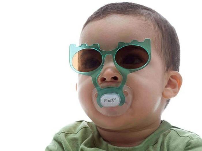 نظارات شمسية صلبة بحجم الزجاجة