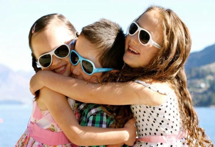 الاطفال-النظارات الشمسية-التقبيل-الحجم
