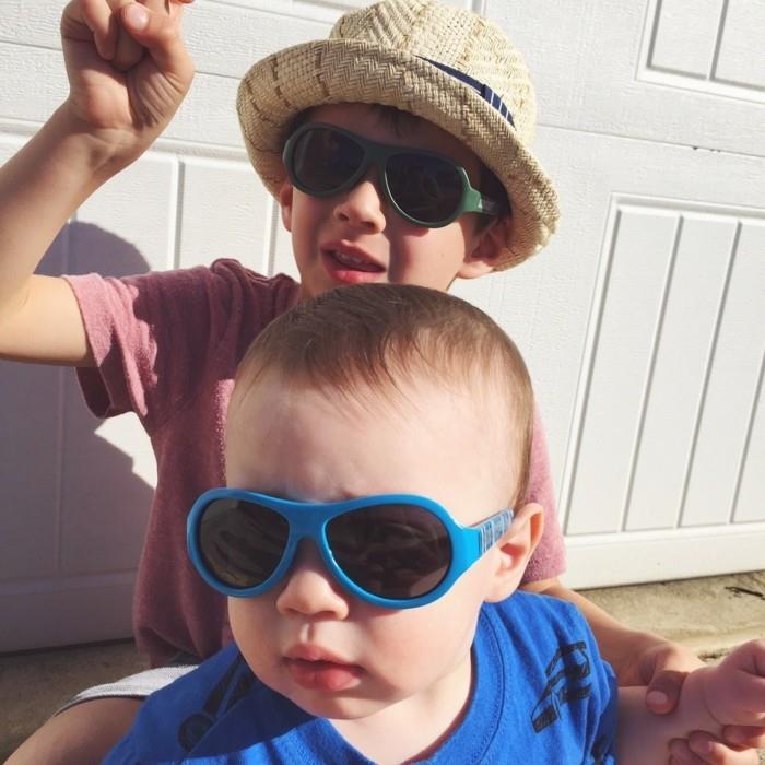 نظارة شمسية-طفل-طفلين-لعب-اخوة-بحجم
