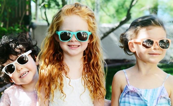 نظارة شمسية-طفل-ثلاث-بنات-لون مختلف-شعر-ريسيزينج