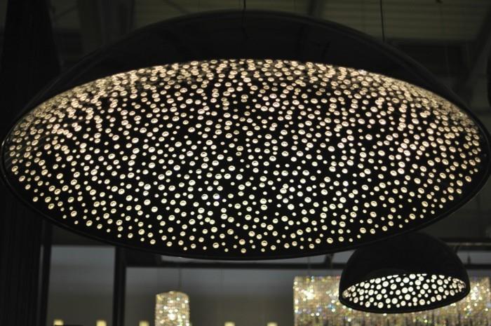 ljuskrona-Swarovski-små-lysande stjärnor