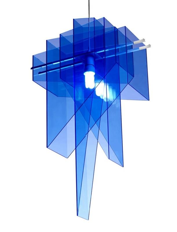 Modernistiska-blå-världshus-ljuskronor