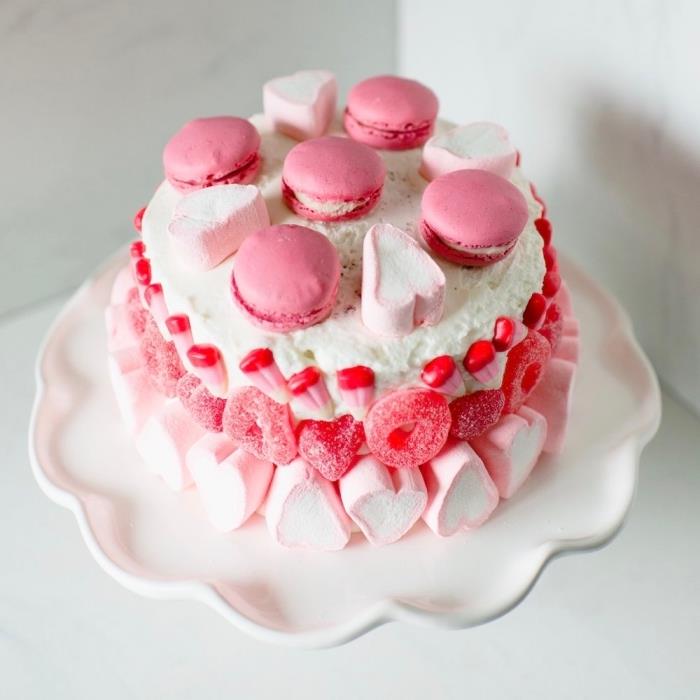 ľahký sladký recept na valentínske menu, romantický mini koláč v okrúhlom tvare s tvarohom a marshmallow