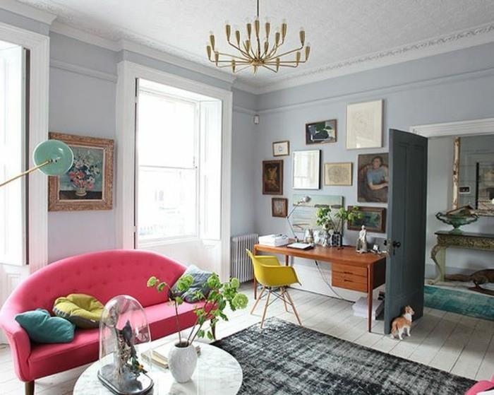 nádherná kombinácia medzi farbami v obývacej izbe sivý luster so zlatými stenami